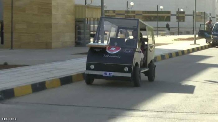 طلبة أردنيون يطورون سيارة تعمل بالطاقة الشمسية